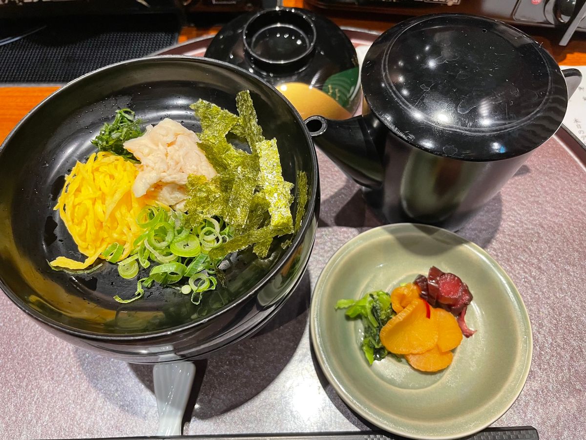 ホテルの夕食。黒豚に薩摩牛。大変美味しゅうございました。