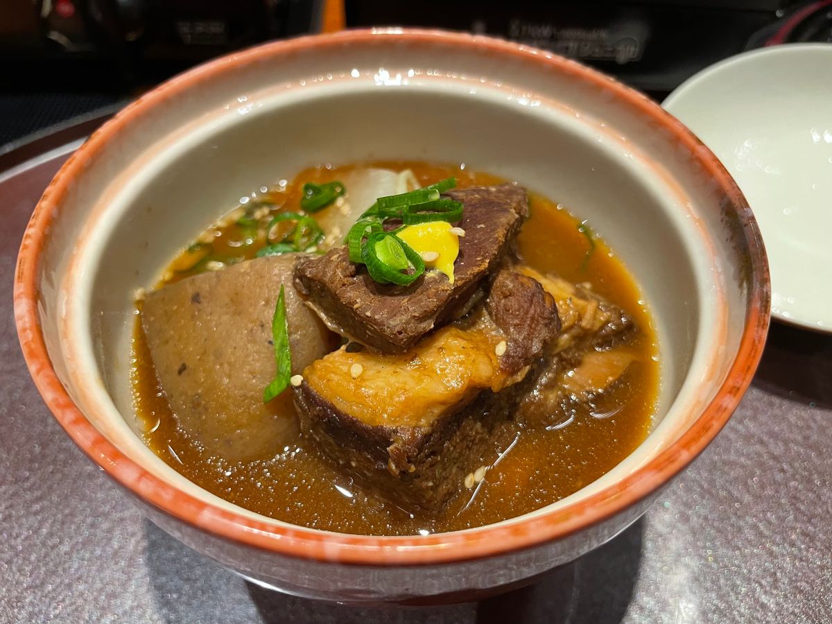 ホテルの夕食。黒豚に薩摩牛。大変美味しゅうございました。