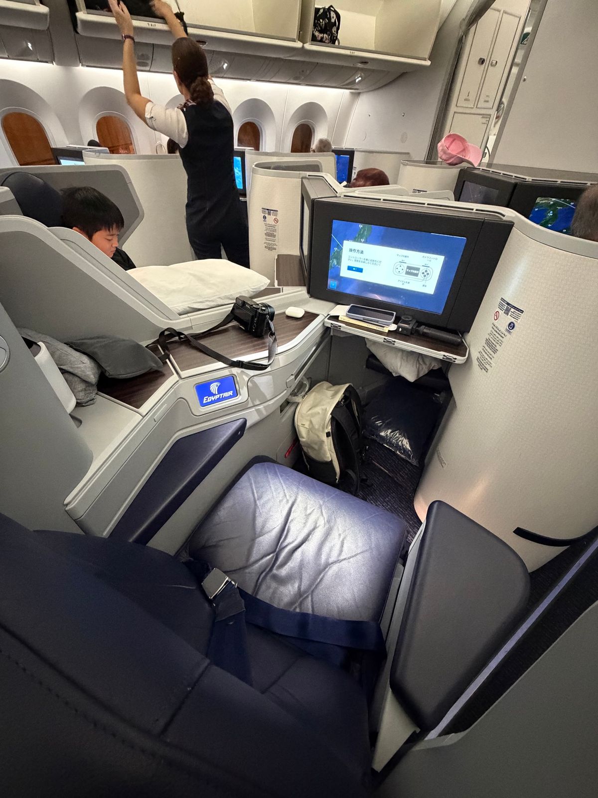 エジプト航空東京-カイロのビジネスクラス

6年前はフルフラットにならなか...