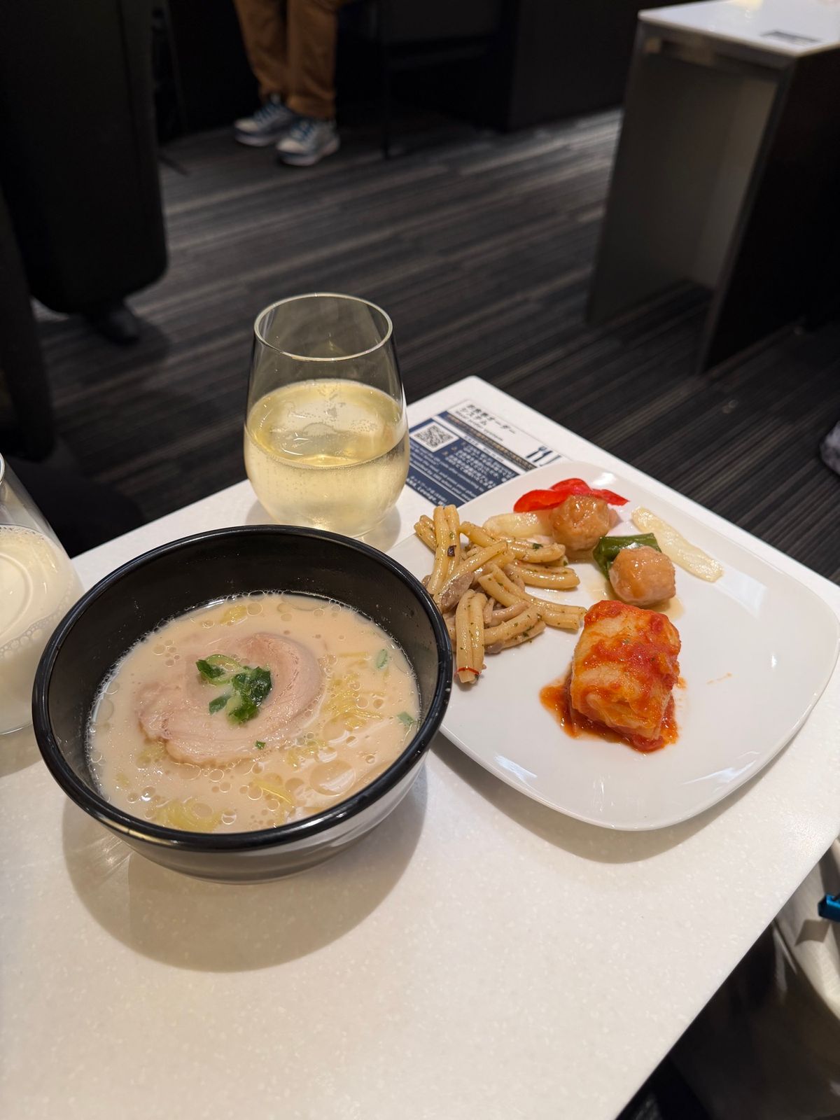 初めて成田空港に車できてみた。初の空港の駐車場は緊張する笑

エジプトエア...