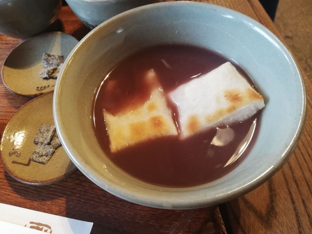 おかげ横丁食べ歩き。
伊勢うどん、松阪牛コロッケ、赤福ぜんざいです。
平日...