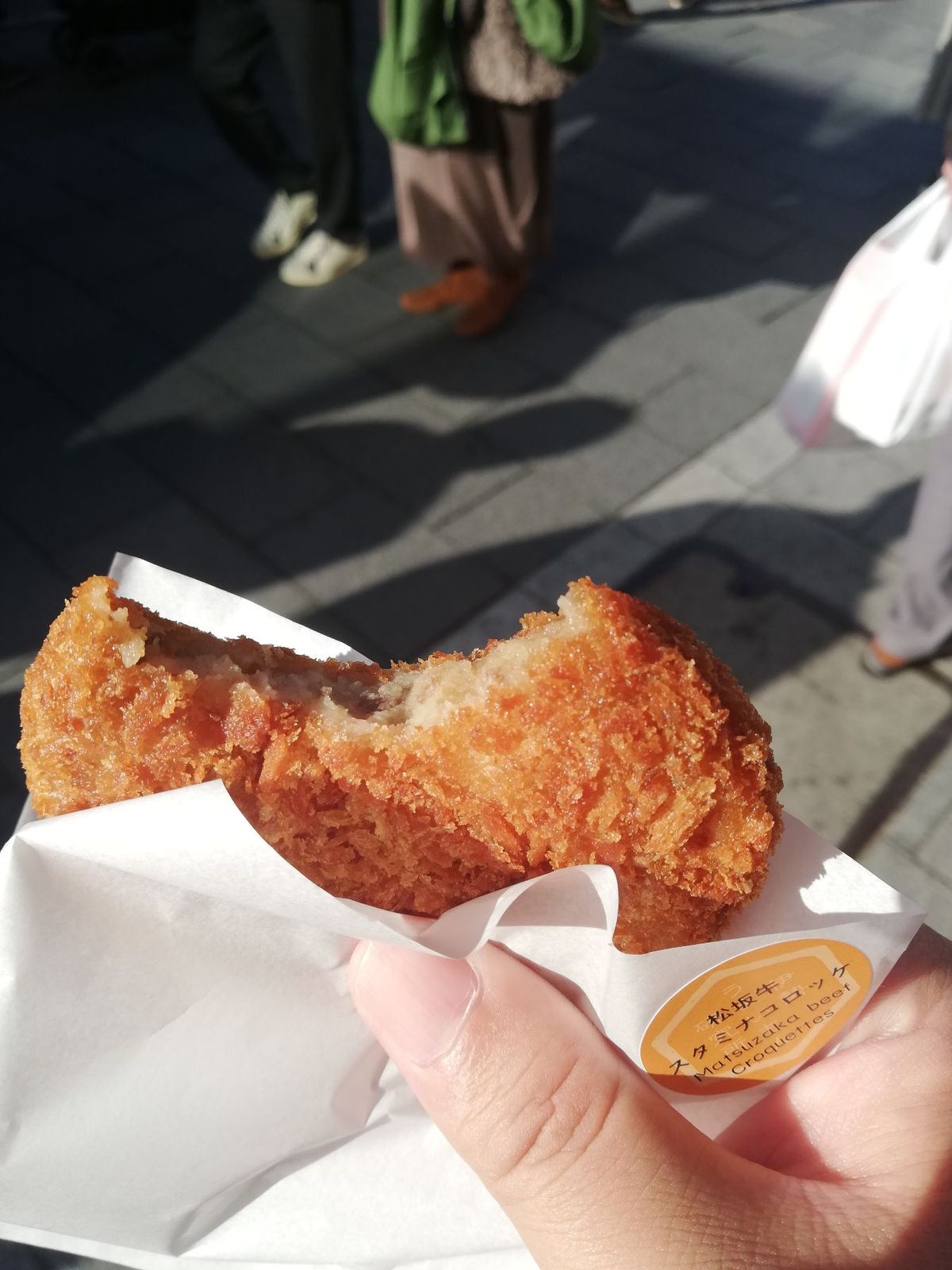 おかげ横丁食べ歩き。
伊勢うどん、松阪牛コロッケ、赤福ぜんざいです。
平日...