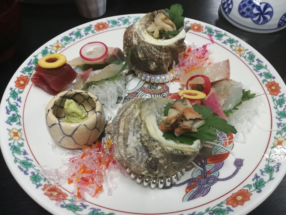 旅館は鳥羽の小浜屋さん。
ひっじょーに美味しい海の幸がズラリ！！
松阪牛の...
