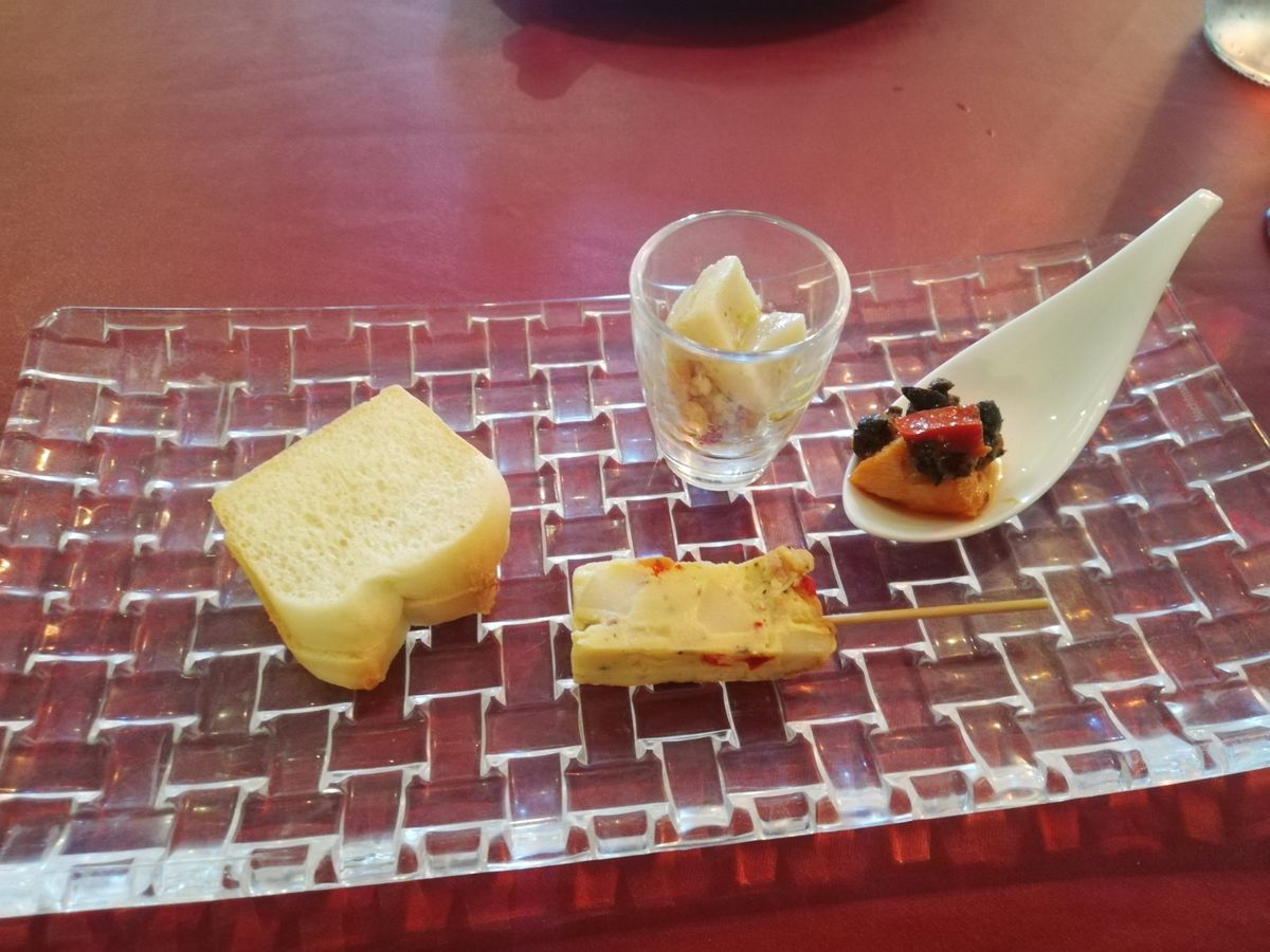 こちらは昼を食べたレストラン「アルハンブラ」です！！
超本格派パエリアが食...