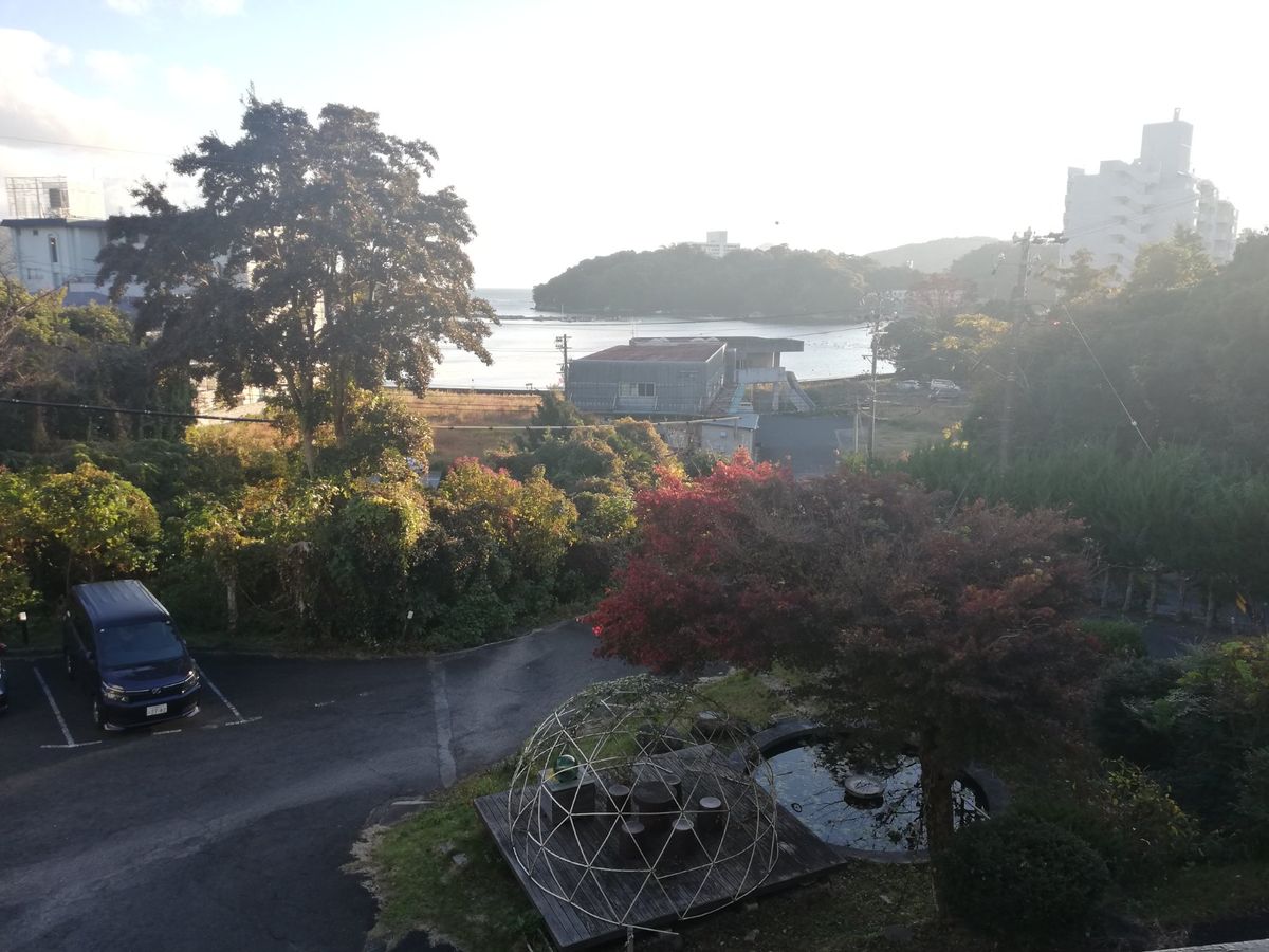 初日のお宿。三重県鳥羽にある小浜荘さん！
リアス式海岸の鳥羽から見える海沿...