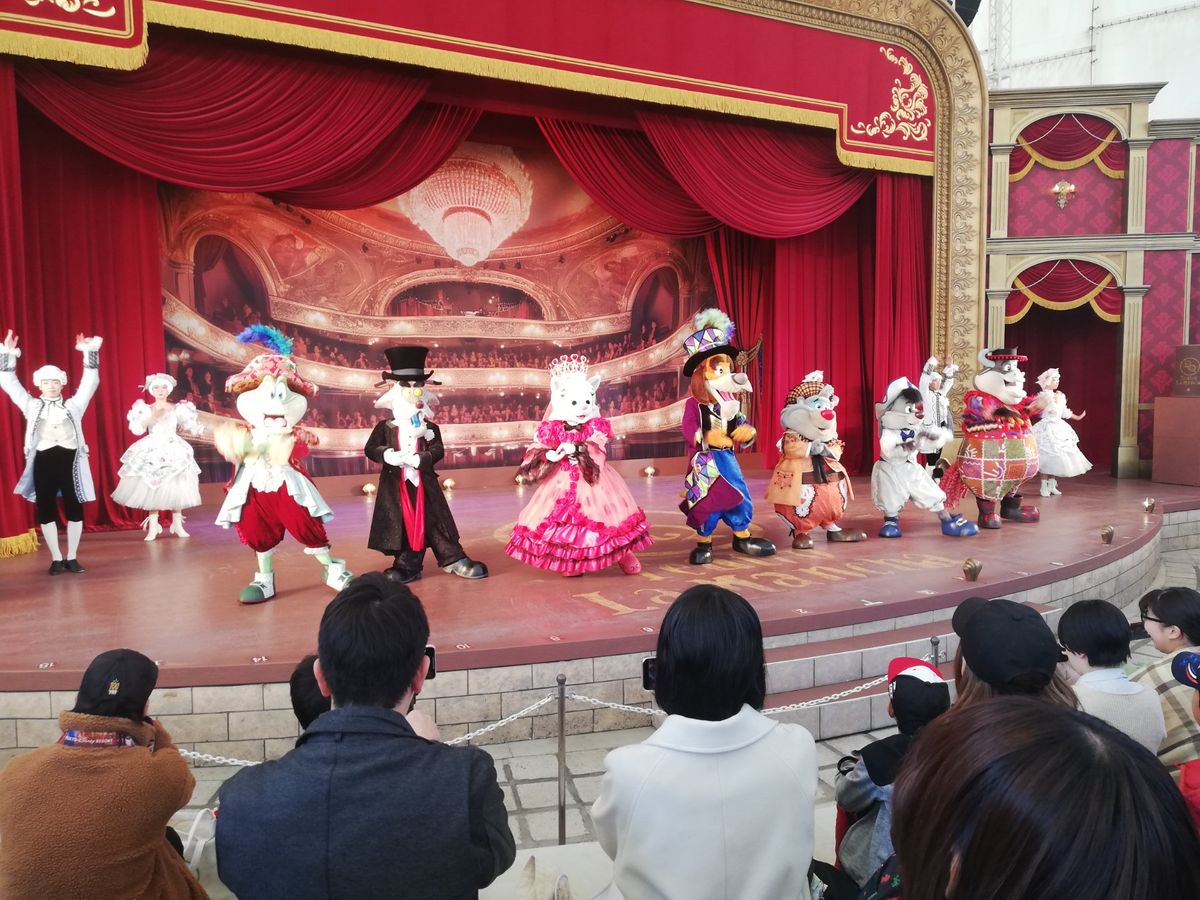 屋外劇場でのショーもすごい見ごたえあったし、別料金予約制のフラメンコも情熱...