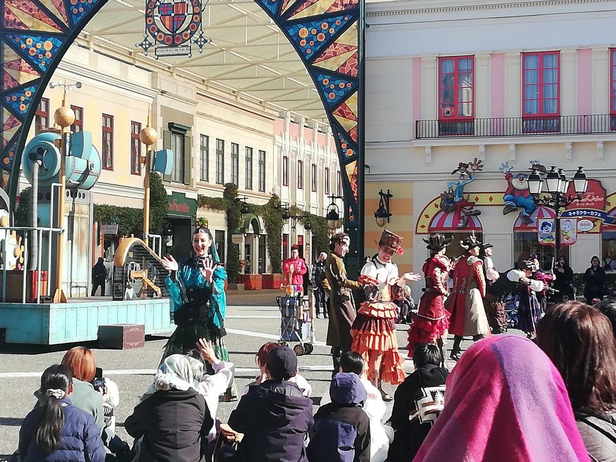 パレードすごいでしょこれ！
最後にキャラクターたちとお客さんが入り乱れてダ...