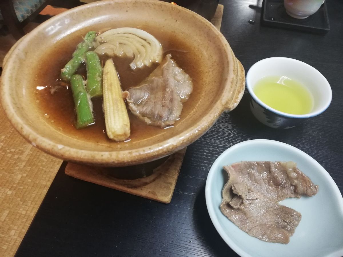 旅館は鳥羽の小浜屋さん。
ひっじょーに美味しい海の幸がズラリ！！
松阪牛の...