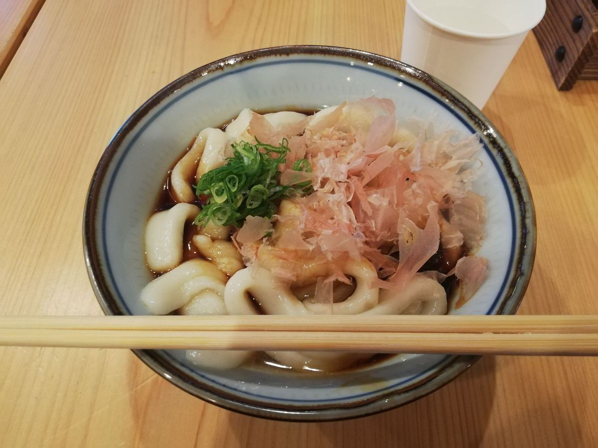 おかげ横丁食べ歩き。
伊勢うどん、松阪牛コロッケ、赤福ぜんざいです。
平日...