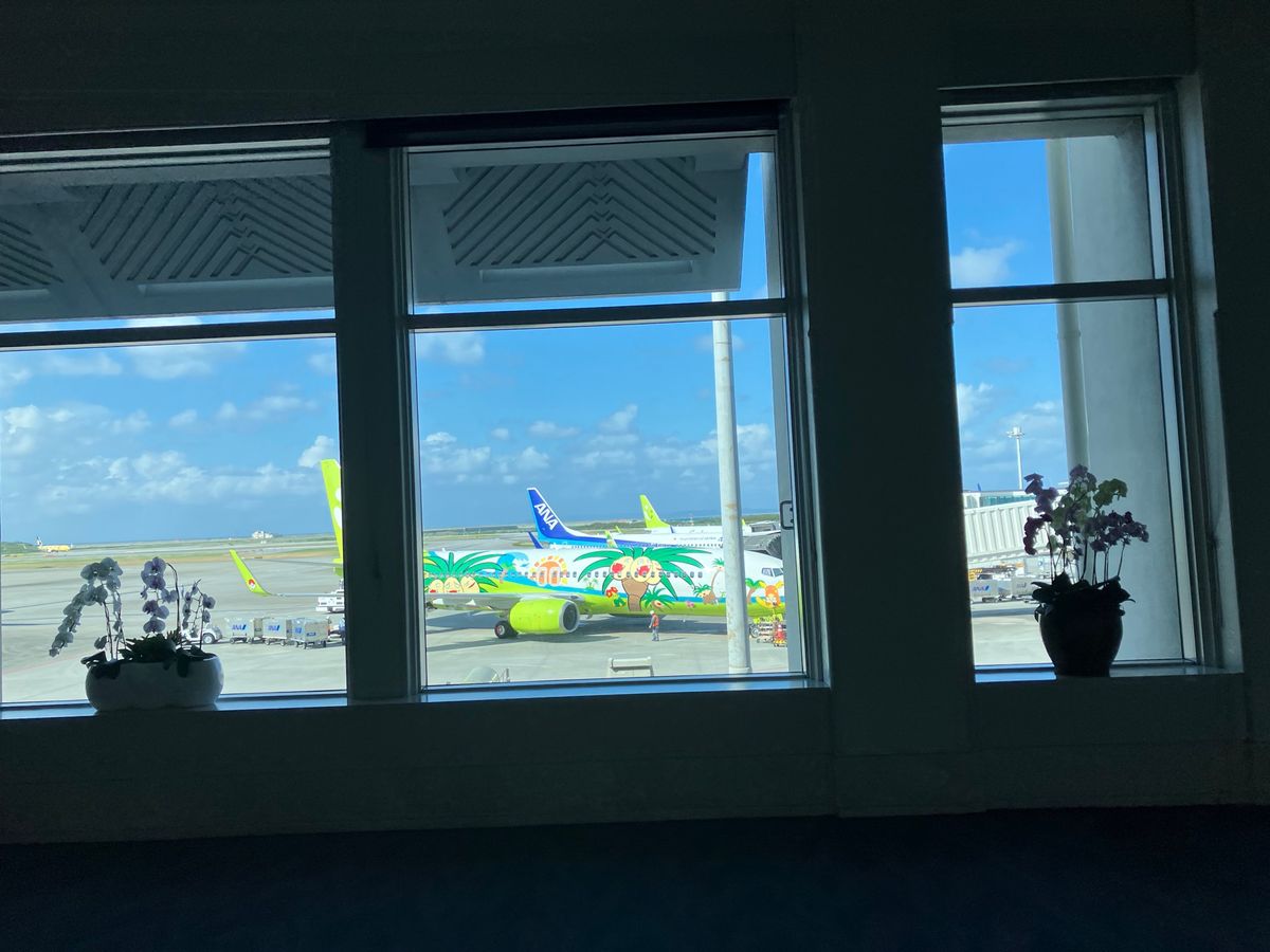 空港着くと、先発のソラシドエアのナッシージェットがいました。
めんそーれ看...