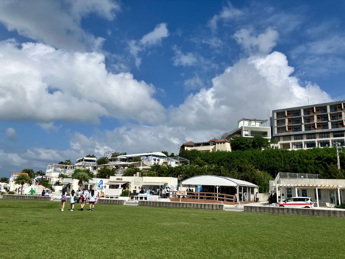 ウミカジテラスはおしゃれなお店ばかり。