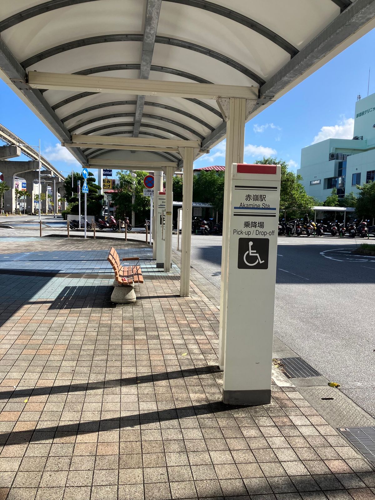 空港着くと、先発のソラシドエアのナッシージェットがいました。
めんそーれ看...