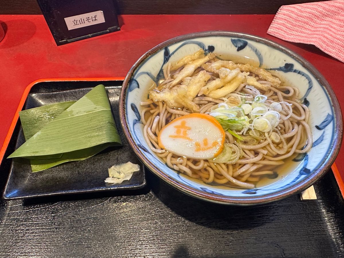 富山市
富山市ガラス美術館、富山ブラックとブラックカレー、白エビ蕎麦とます...