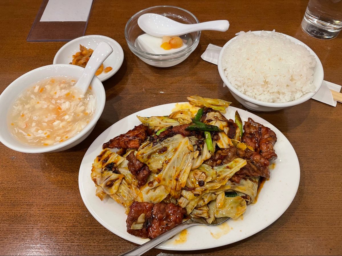 この日のランチは四川料理のお店、京華樓へ。週替わり定食にしました。