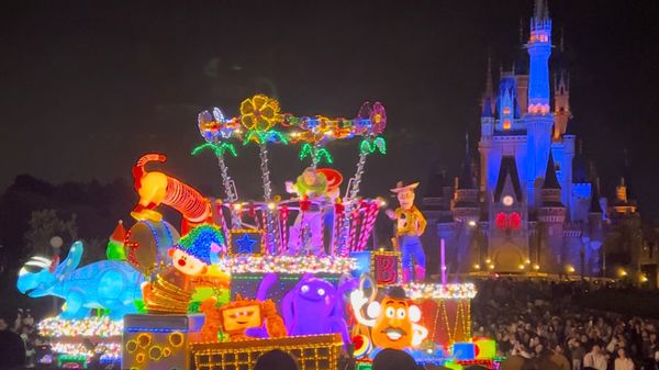 日本・東京ディズニーランド「ディズニーランド　リーチフォーザスターズ」の写真