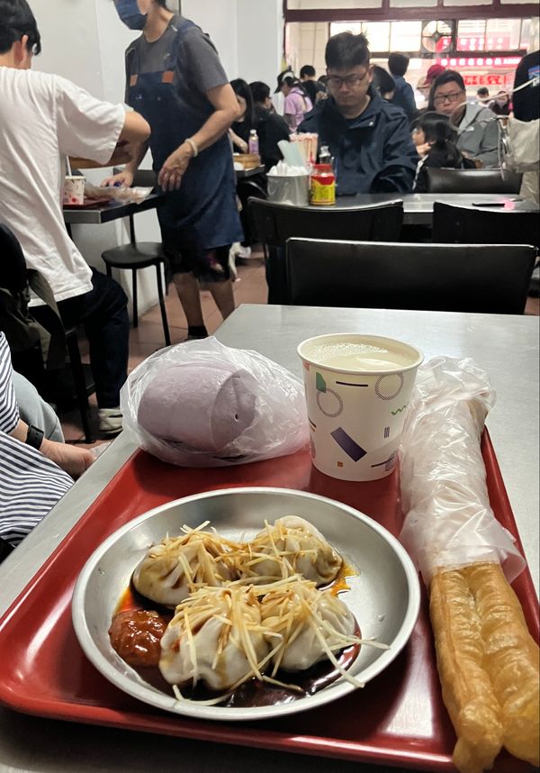 台湾「台北食べ歩き旅」の写真：四海豆漿大王
ザ台湾の朝ごはん、豆漿と油...