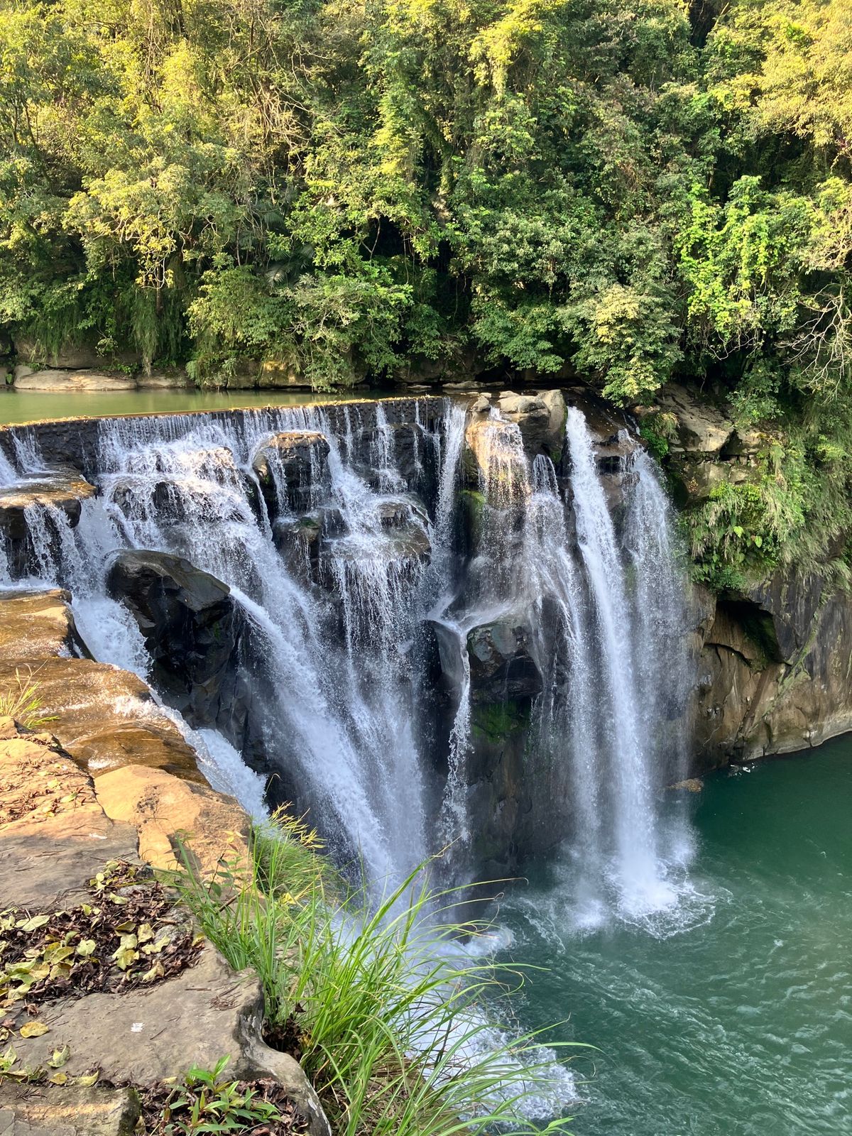 十分
道中の渋滞で予定時刻が押していたらしく、滝では写真を撮ったらすぐ出発...