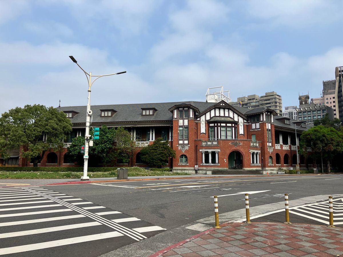 李記豆漿
ザ台湾の朝ごはん②
鹹豆漿、蛋餅に小籠包と肉饅を追加。
朝からお...