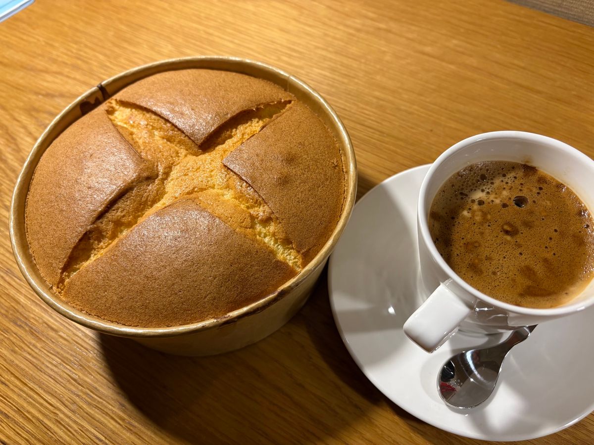 寧夏夜市
やはり観光客が多い！
排骨と蒸し餃子を食べました。
蒸し餃子は生...