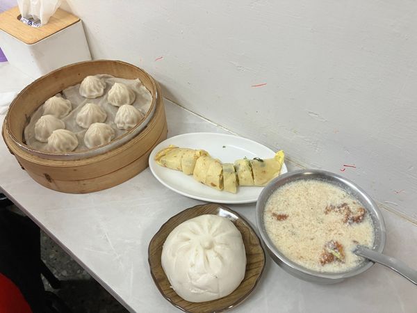 台湾「台北食べ歩き旅」の写真：李記豆漿
ザ台湾の朝ごはん②
鹹豆漿、蛋...