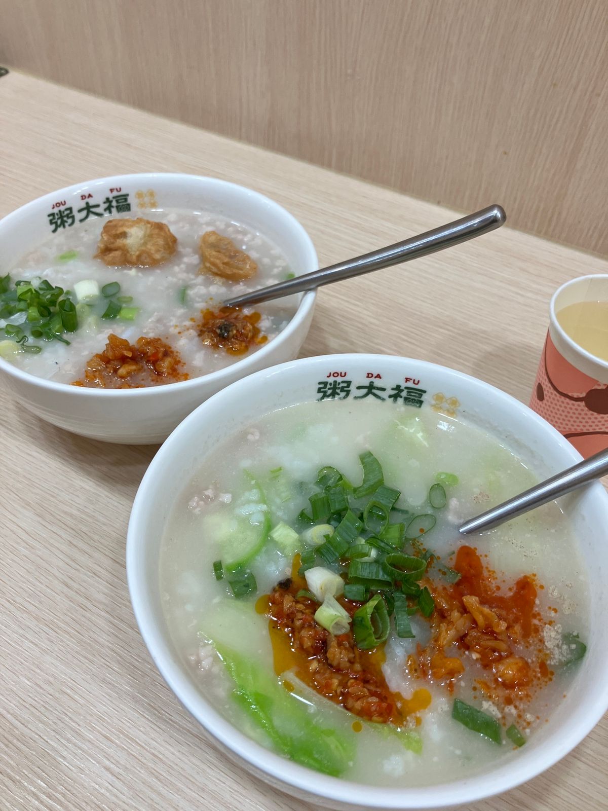 十分
道中の渋滞で予定時刻が押していたらしく、滝では写真を撮ったらすぐ出発...