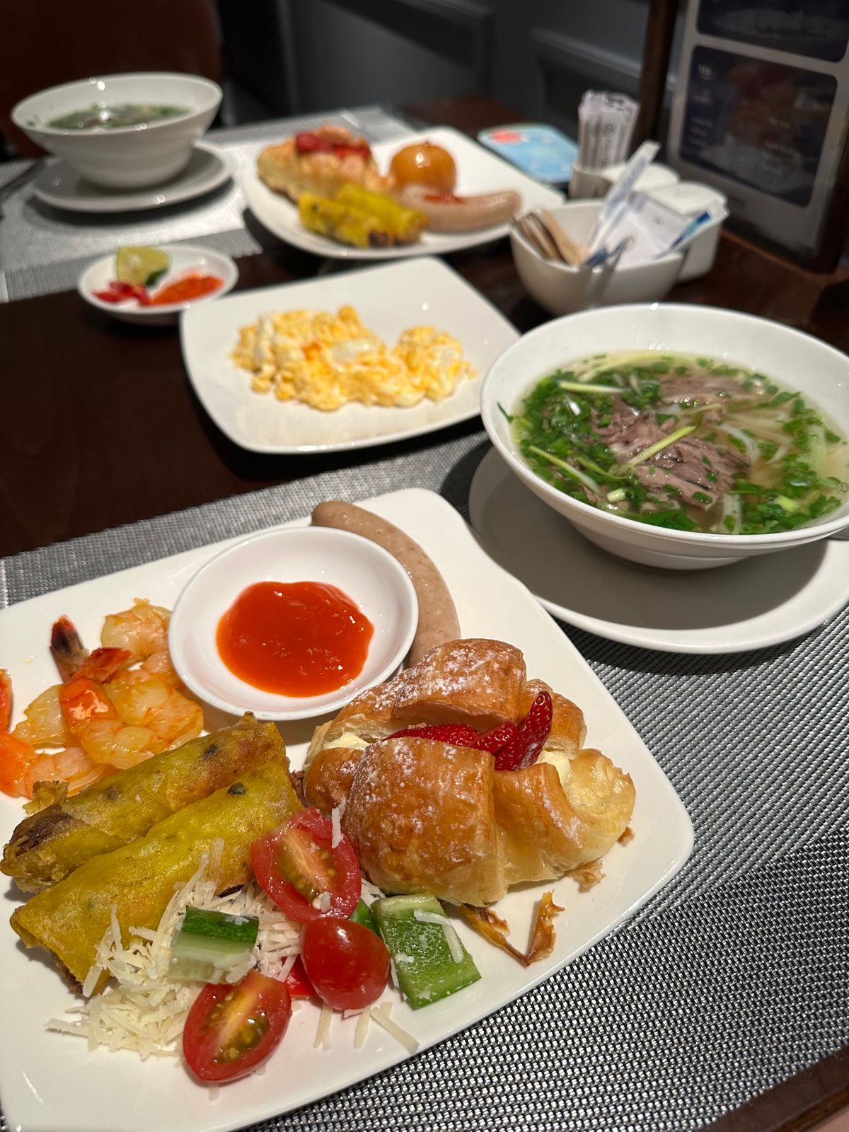 ・anatole hotel朝食
・Maison Marou 
・Bánh...