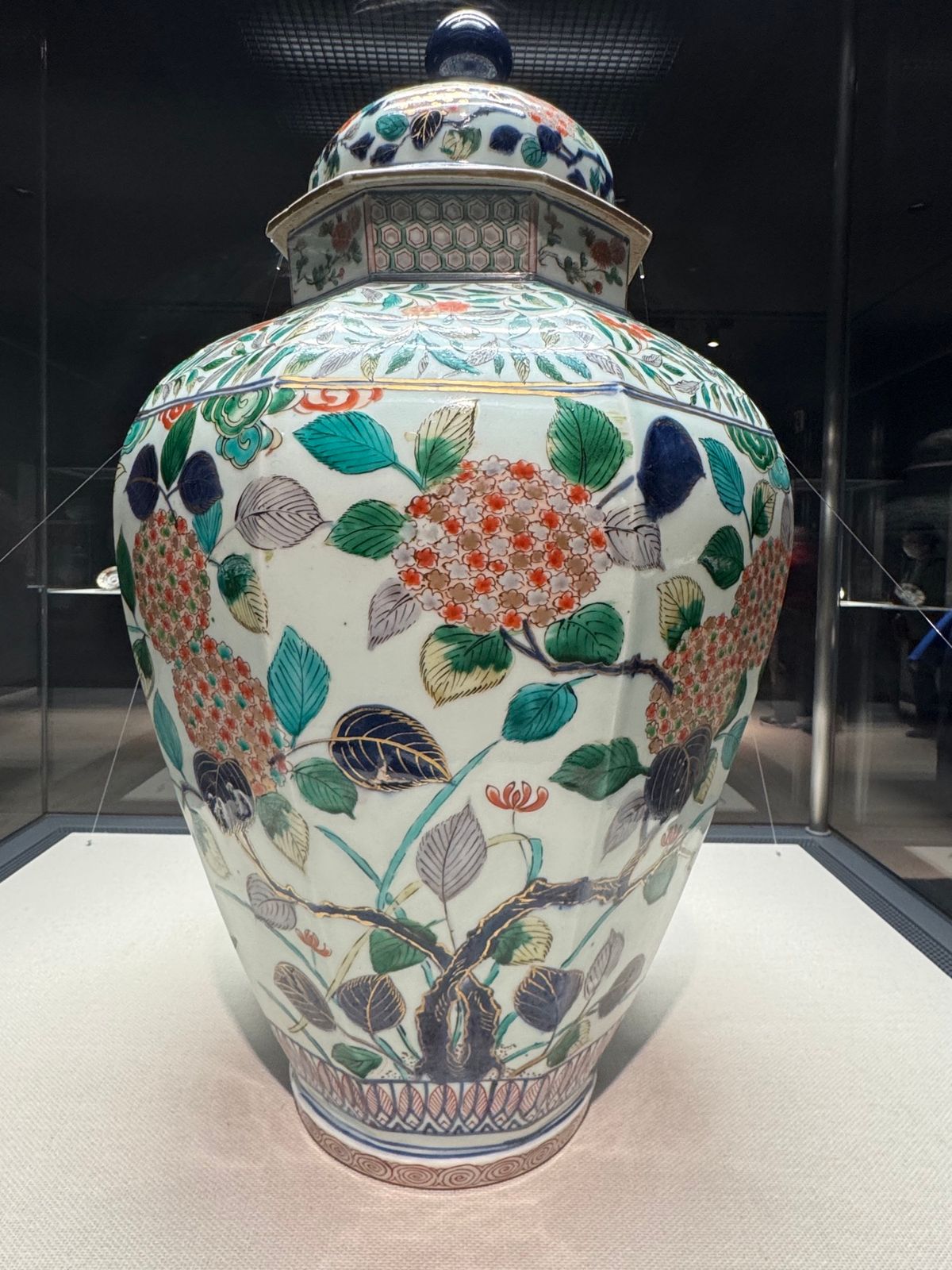 門司港
●出光美術館で気に入った壺

たまたまセトモノの特別展だった、
規...