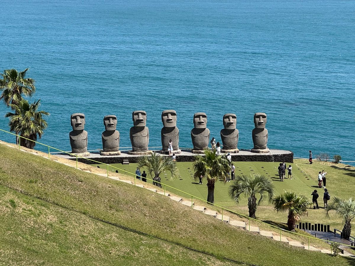 宮崎県　日南市
サンメッセ日南

モアイ像を見に行った。たまたまた偶然誰も...