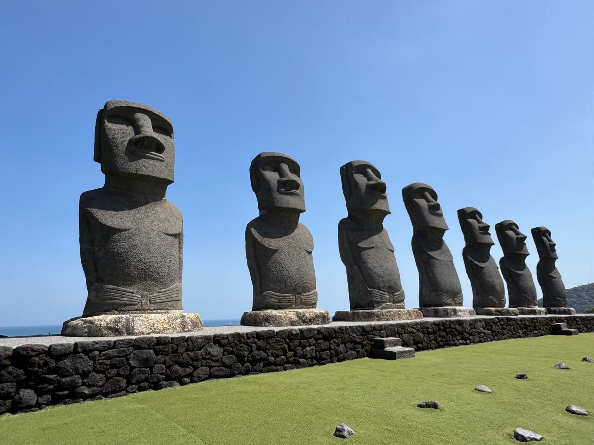 宮崎県　日南市
サンメッセ日南

モアイ像を見に行った。たまたまた偶然誰も...