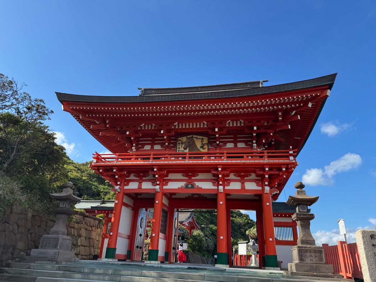 宮崎県　日南市
鵜戸神宮

朝は雨模様だったけど、晴れ間が見えた。
運玉を...