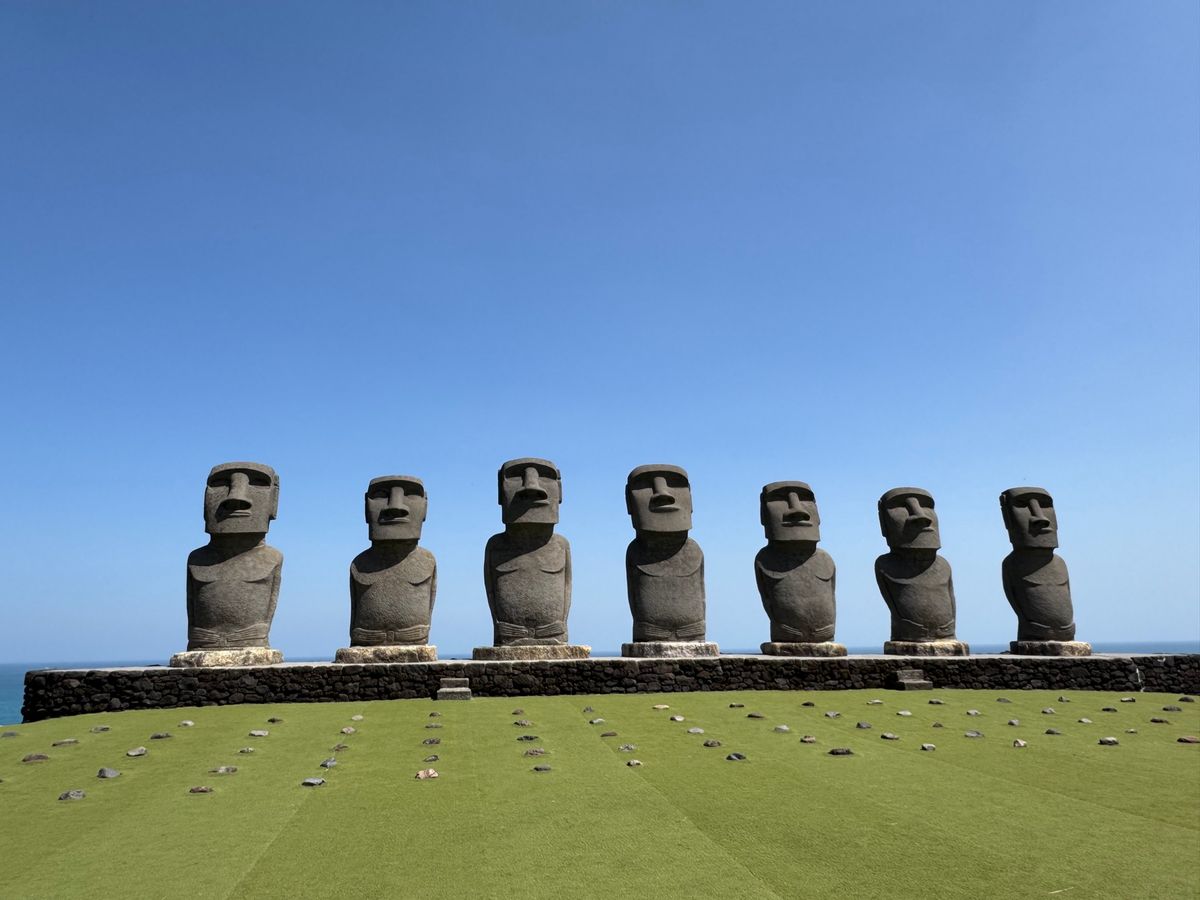 宮崎県　日南市
サンメッセ日南

モアイ像を見に行った。たまたまた偶然誰も...