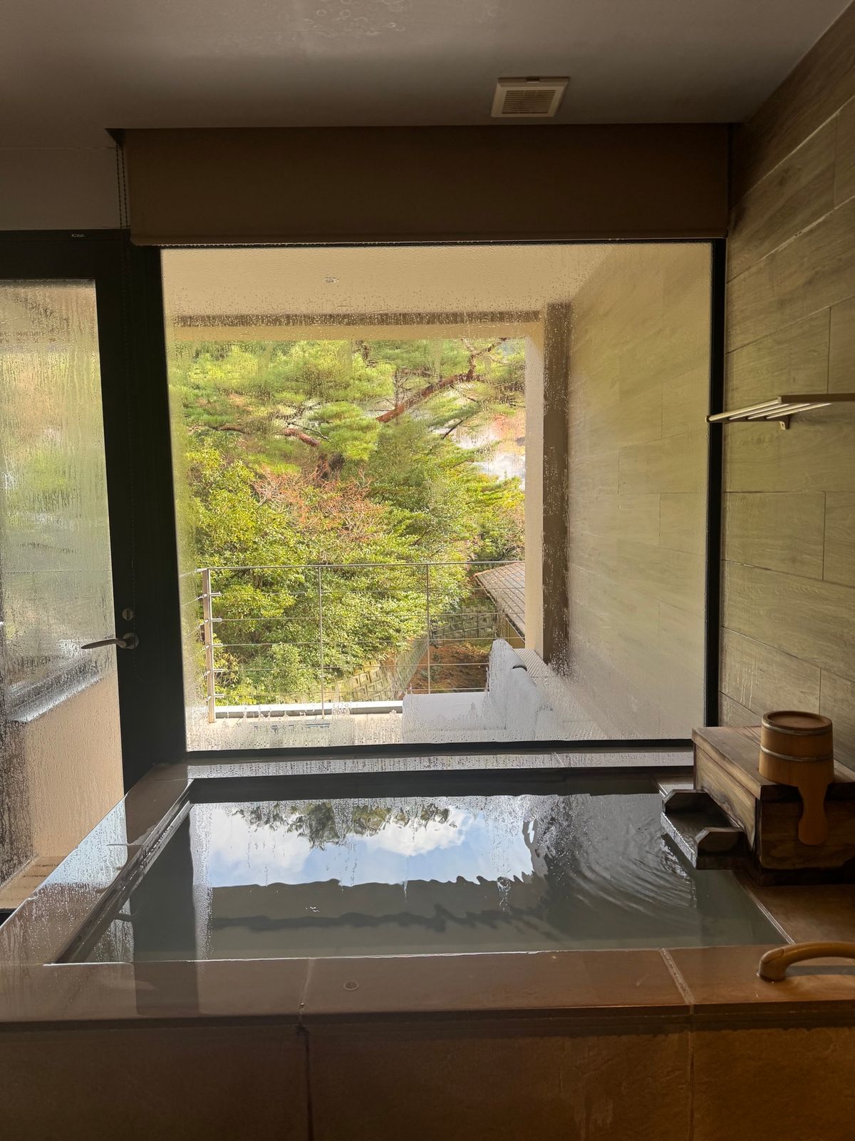 温泉はお肌がツルツルになりました♨️

