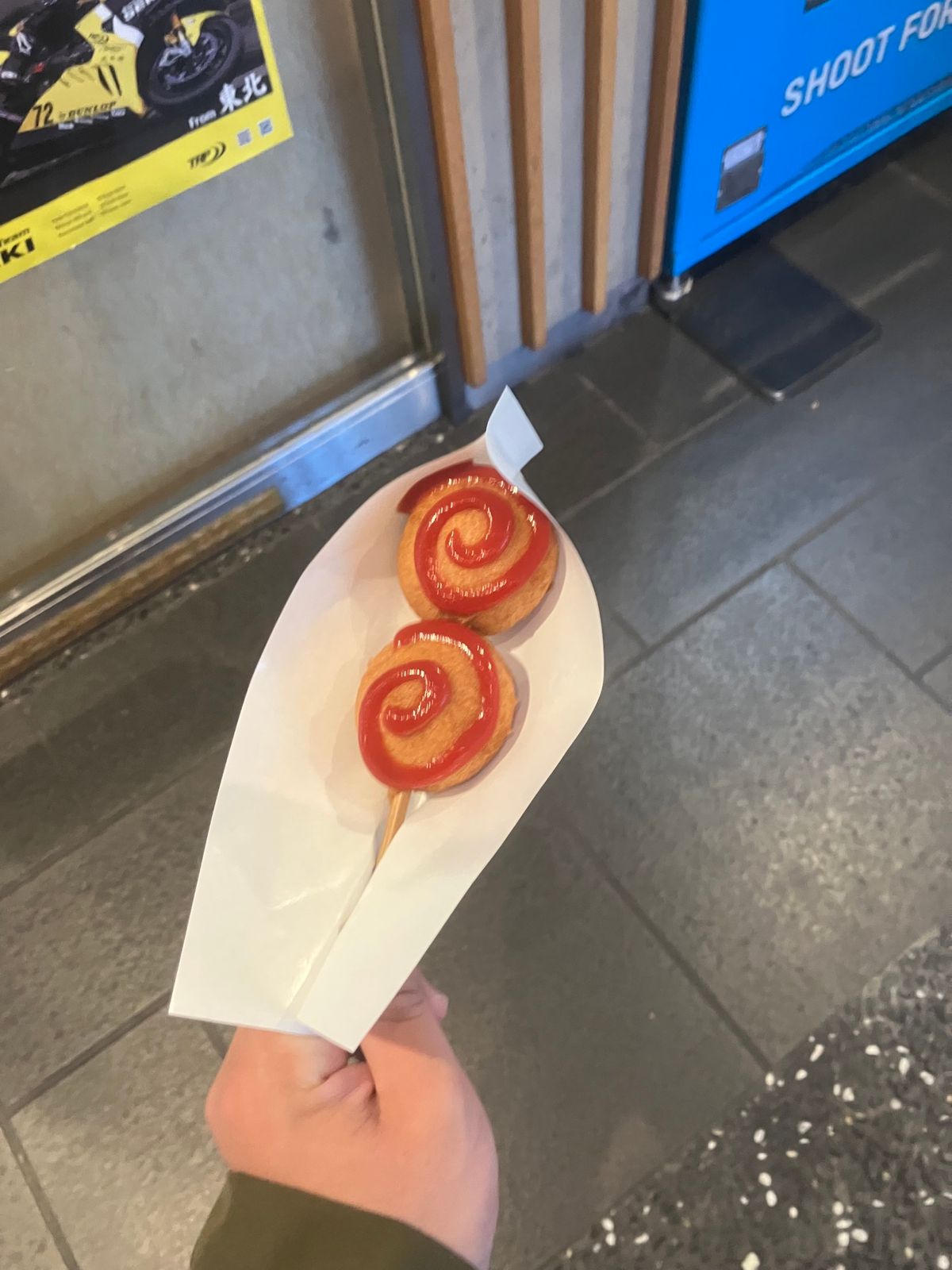 クリスロードで食べ歩き
瓢箪揚げ、ずんだ餅、ずんだシェイクとサンドイッチマン