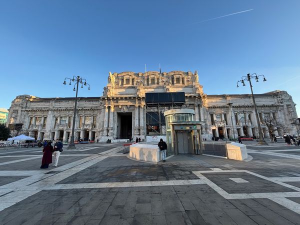 イタリア・フィレンツェ「イタリア旅行 ミラノ、トリノ、フィレンツェ、モデナ」の写真：ミラノ　ミラノ中央駅
美術館みたいな駅