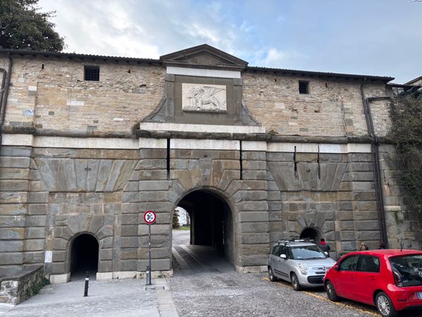 イタリア・フィレンツェ「イタリア旅行 ミラノ、トリノ、フィレンツェ、モデナ」の写真：ベルガモ　Porta Sant'Ales...