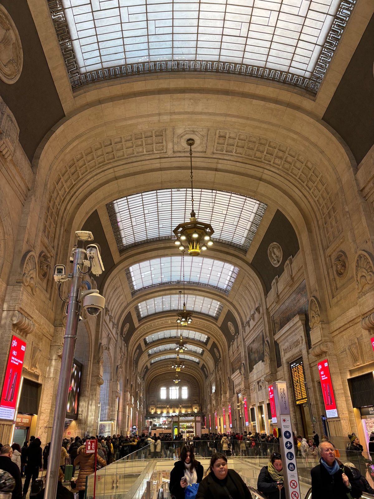 ミラノ　ミラノ中央駅
美術館みたいな駅