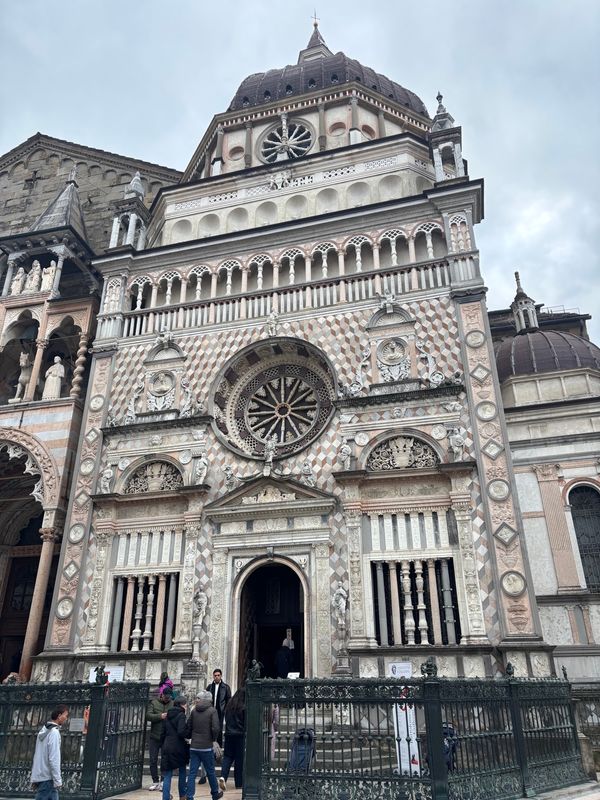 イタリア・フィレンツェ「イタリア旅行 ミラノ、トリノ、フィレンツェ、モデナ」の写真：ベルガモ　コッレオーニ礼拝堂