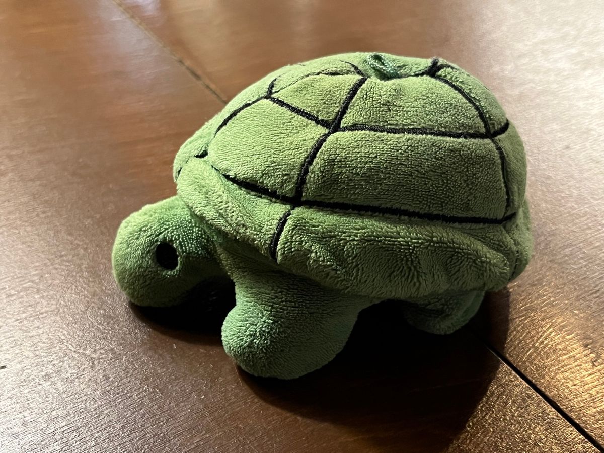 振動ベルがカメのぬいぐるみです。
抹茶パンケーキ🥞の上に求肥のようなモチが...