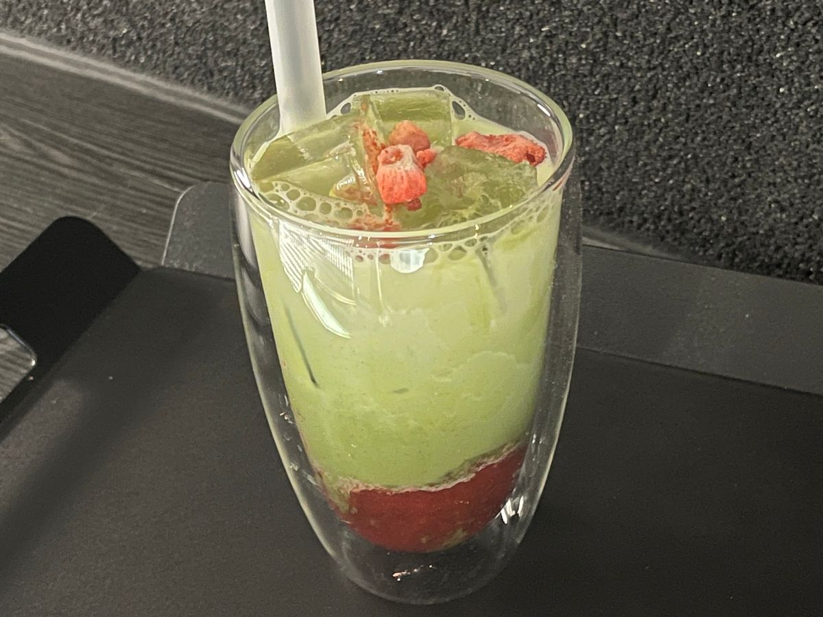 前回安東チムタクセットを食べたので、今回は、サムゲタン風のセット
食事のあ...