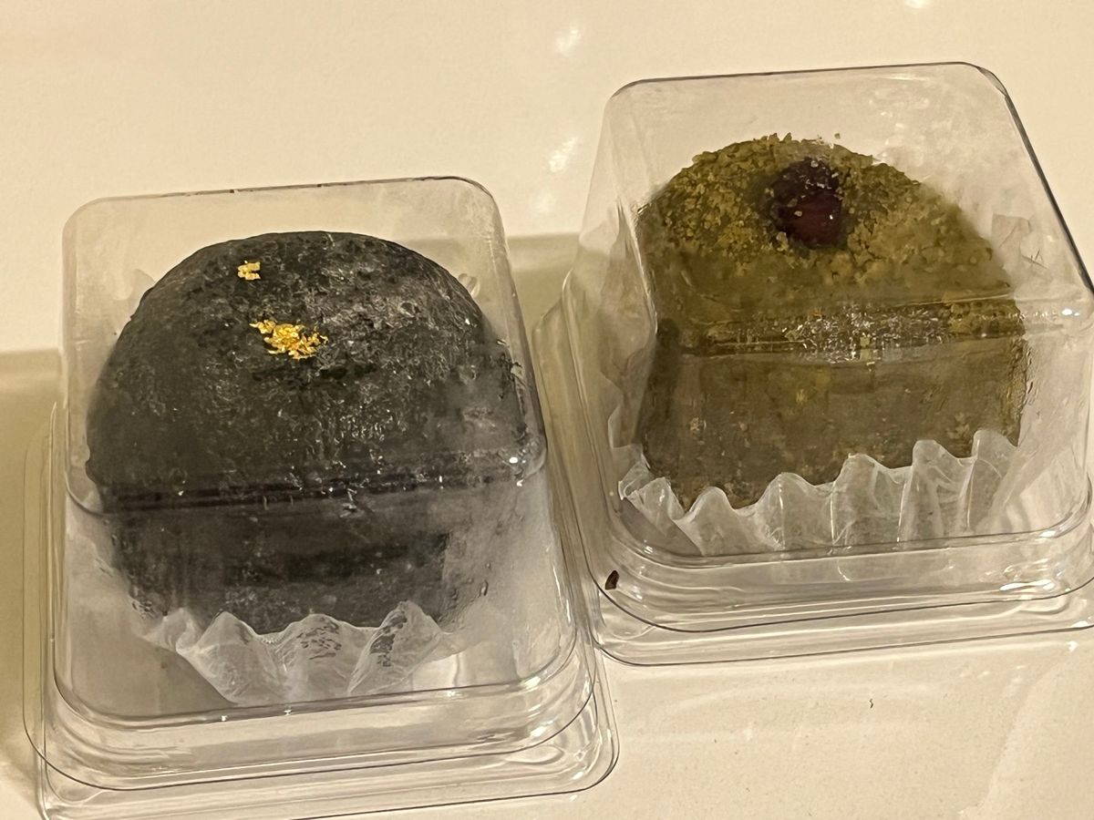 朝食のクロワッサンとカフェラテ
お気に入りのお店のオミジャ茶とゴマの団子
...