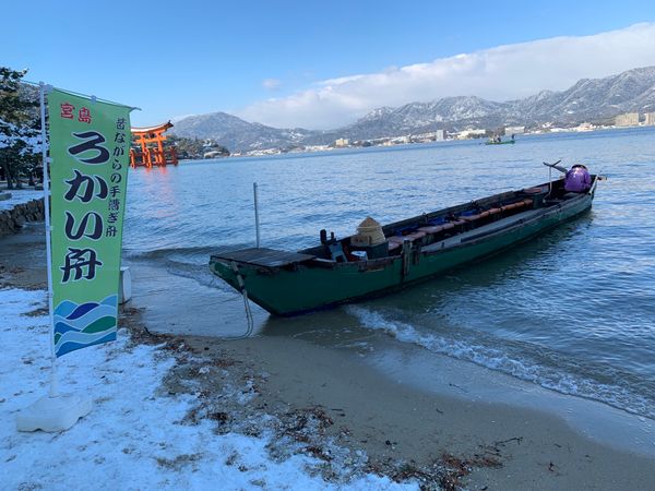 日本・愛媛県「今年も頑張りました 2025年」の写真：ろかい船から鳥居潜っての参拝！
今日は稀...