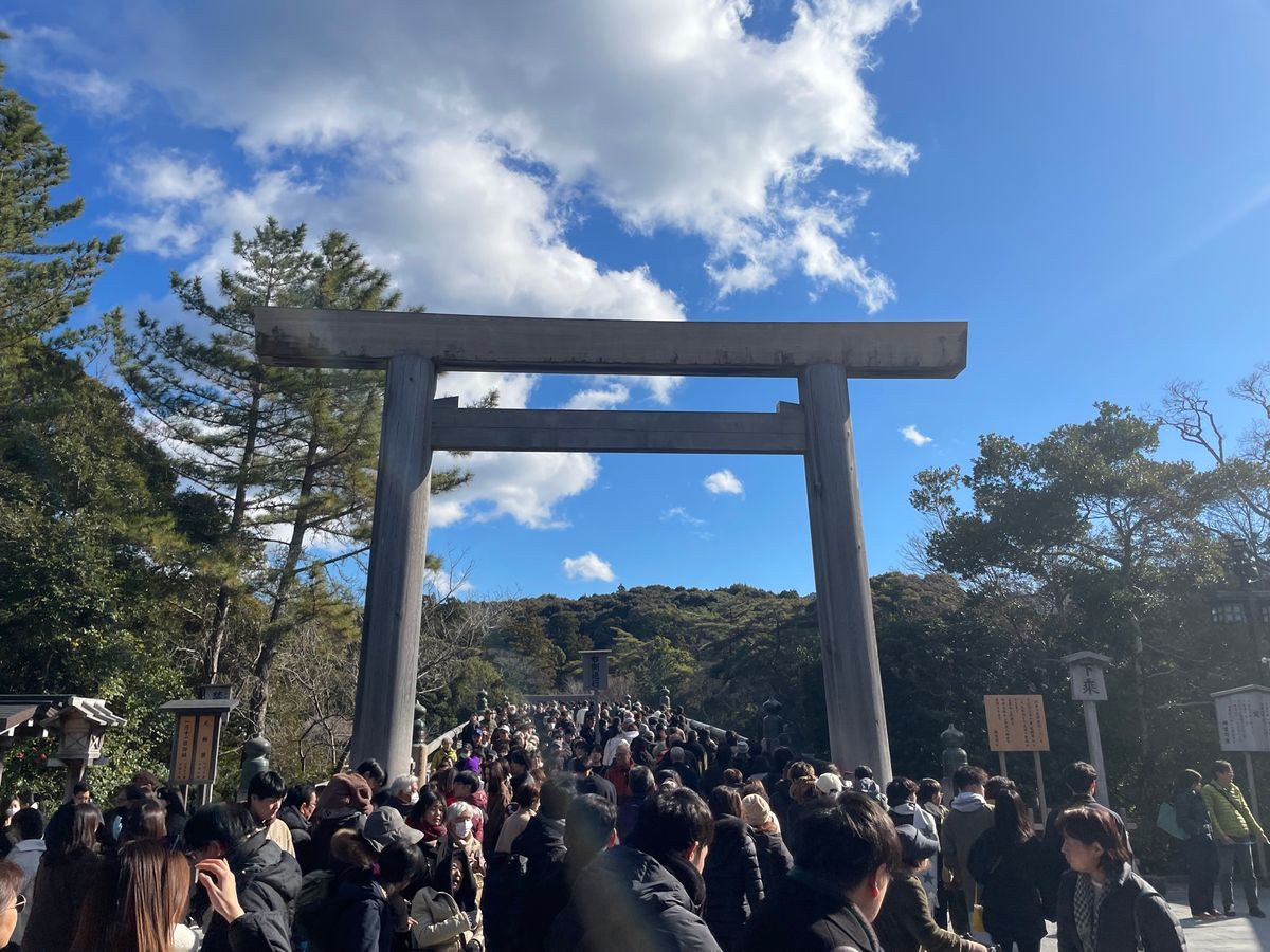 三が日なので参拝客もたくさんいました。