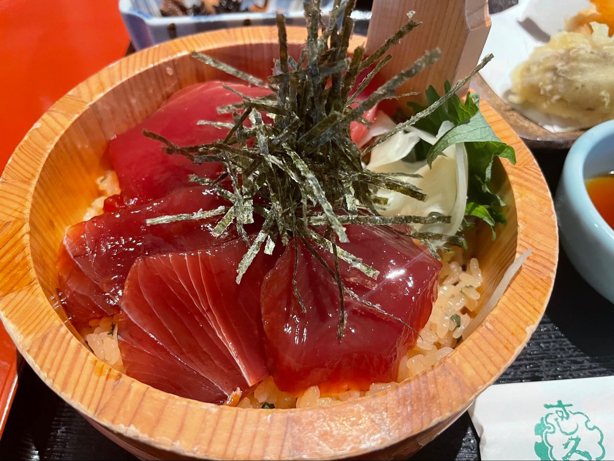 お伊勢詣りのランチはすし久のてこね寿司。