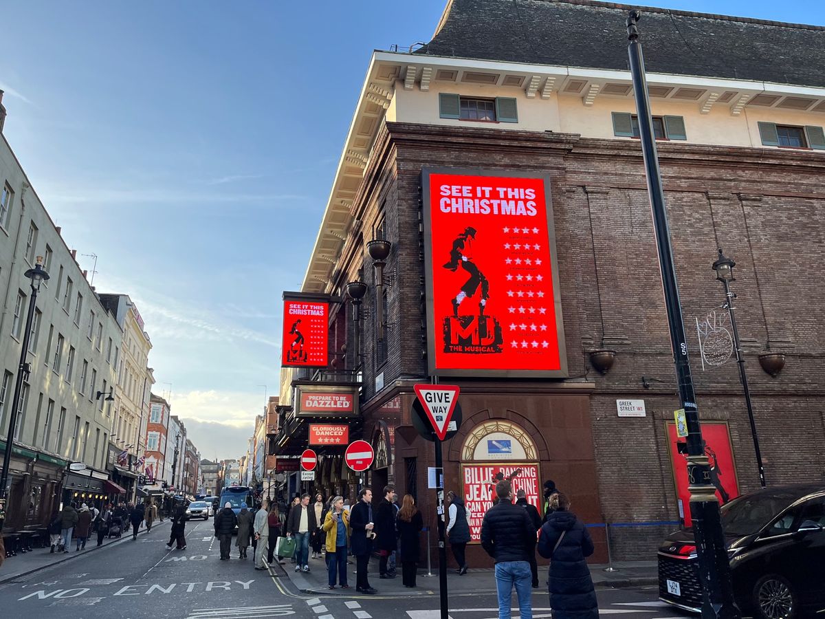 今回はミュージカル鑑賞×3
ABBA、マイケルジャクソン、トトロと三者三様...