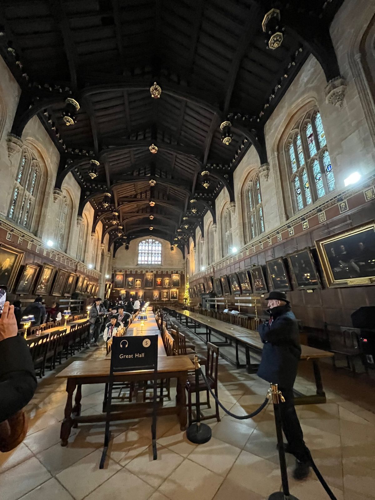 少し足を伸ばしてオクスフォードへ
この有名な食堂は現役らしいです