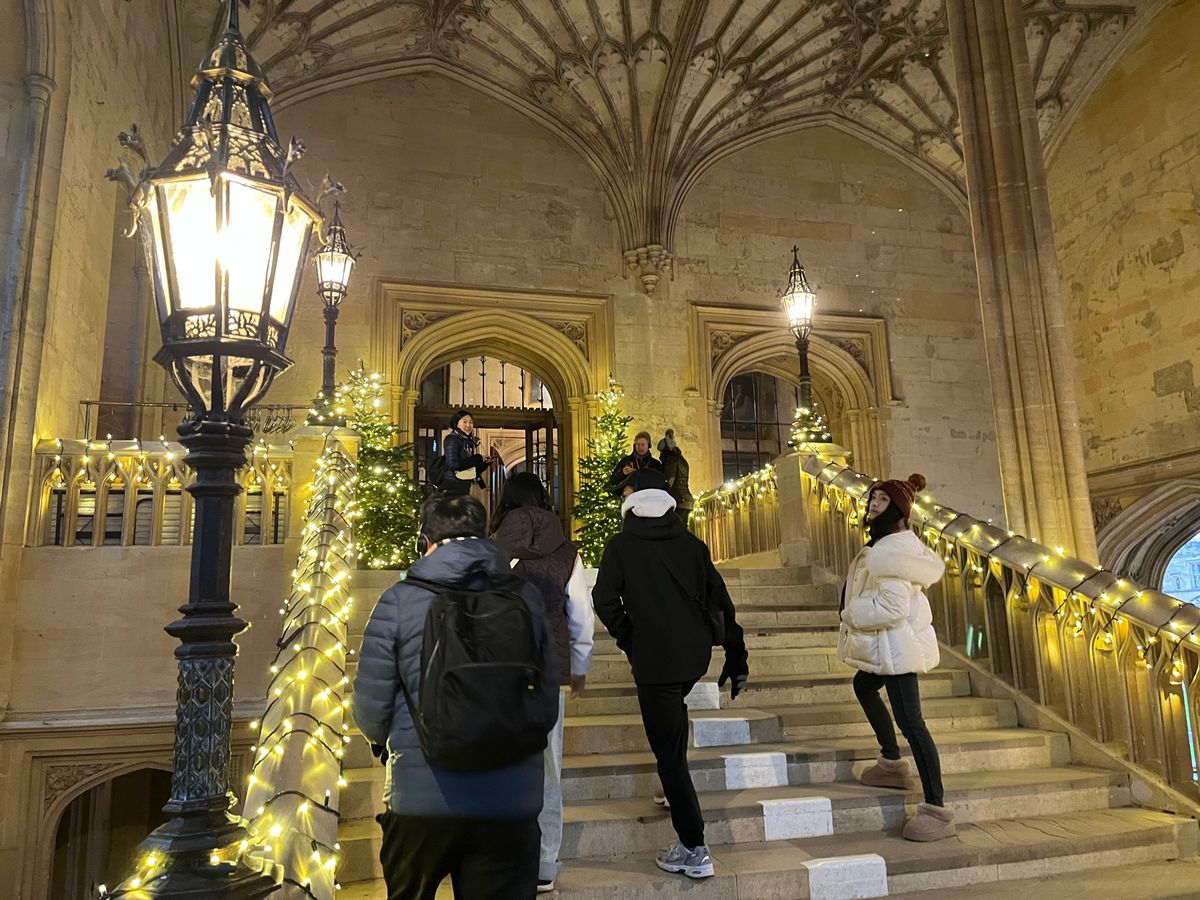 少し足を伸ばしてオクスフォードへ
この有名な食堂は現役らしいです