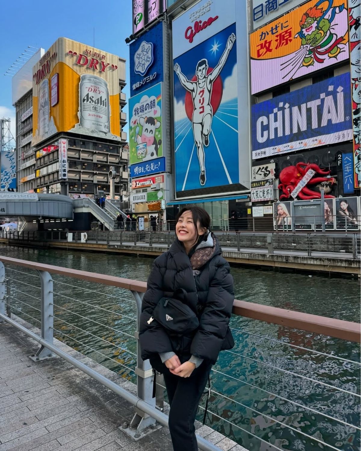 大阪・心斎橋・道頓堀は人が多くて、ネオンの光や派手な看板がいっぱい✨