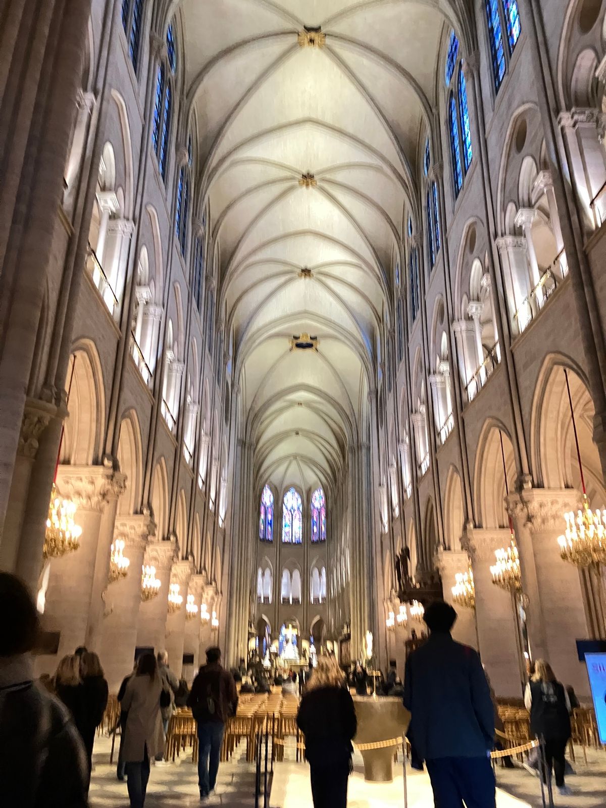 ノートルダム大聖堂
10時に行ったら解告の時間が始まった
基本的に8時、1...