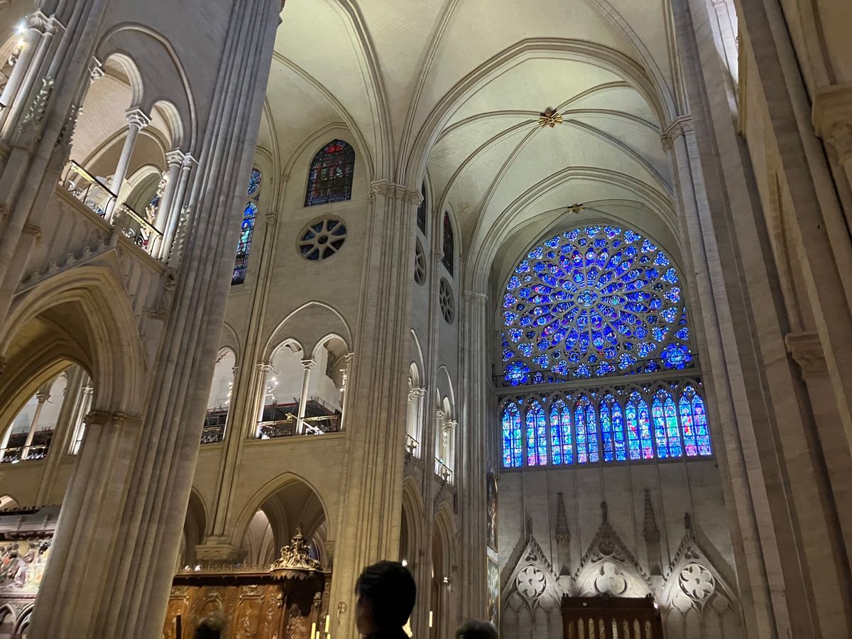 ノートルダム大聖堂
10時に行ったら解告の時間が始まった
基本的に8時、1...