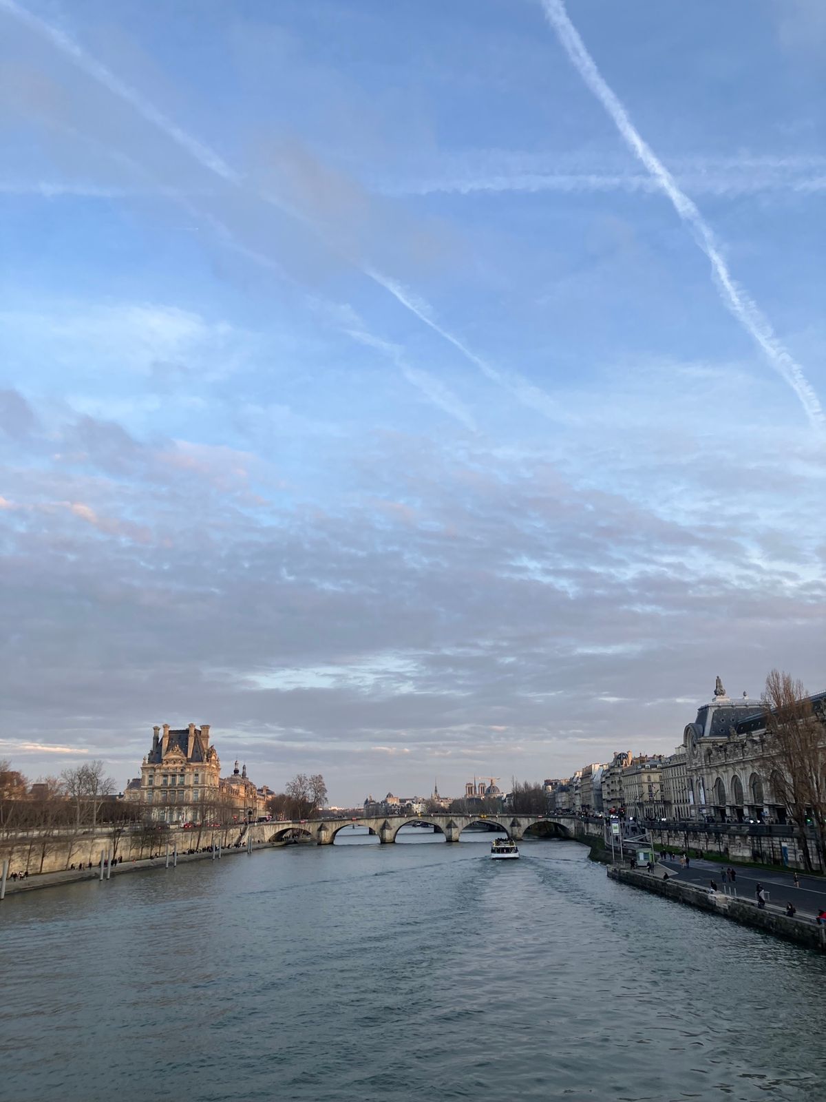 オルセー美術館
印象派の至高の名画の宝箱
名画たる所以を実感できる
セーヌ...